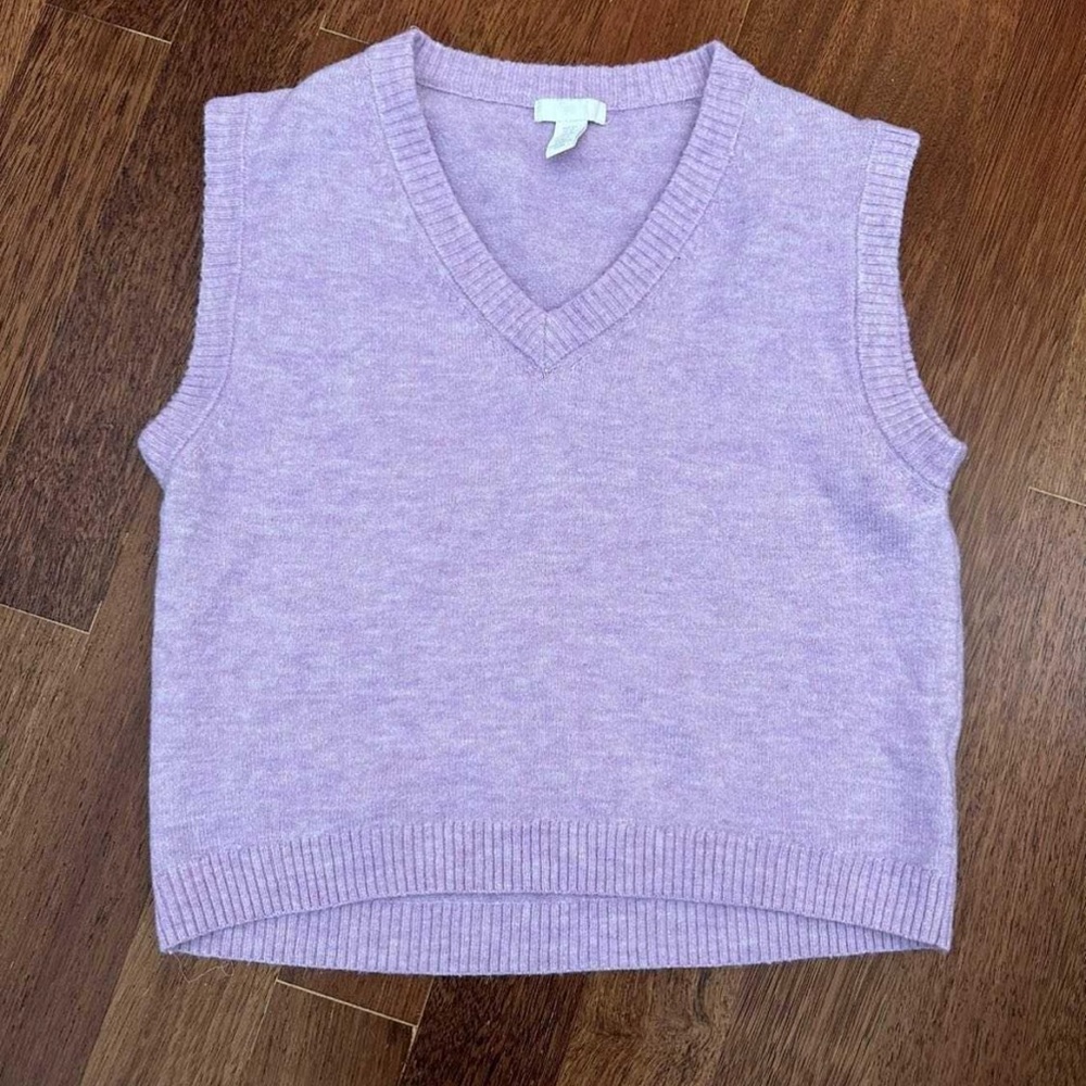 Pinkish/purple vest
